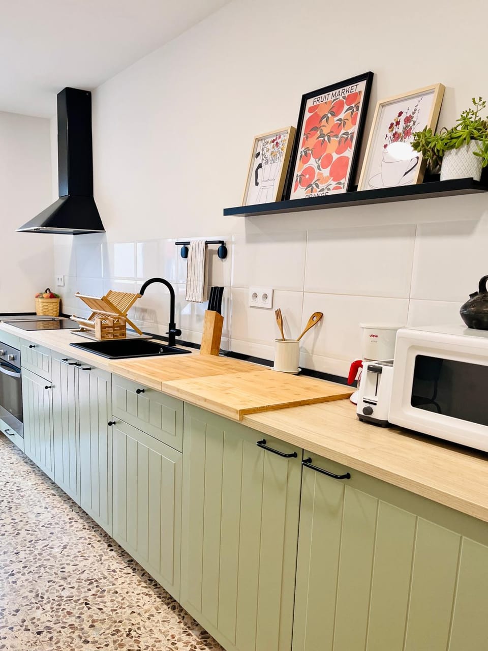 Kitchen or kitchenette