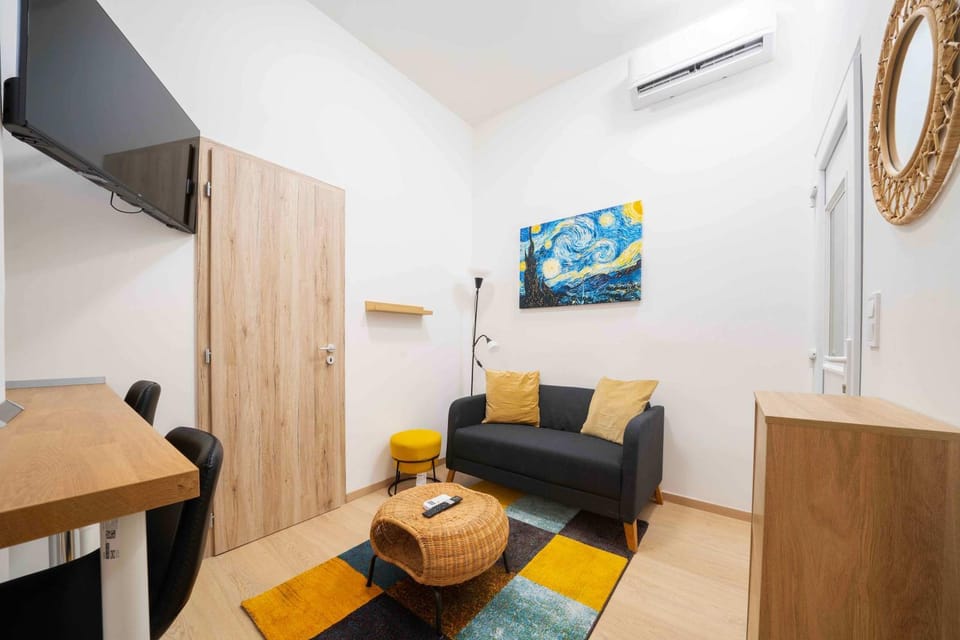 Living room, Seating area, air conditioner
