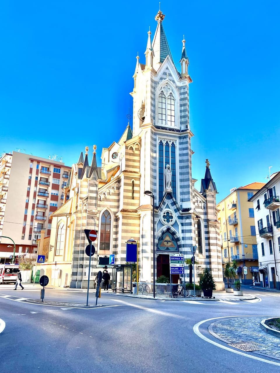 Nearby landmark, Place of worship