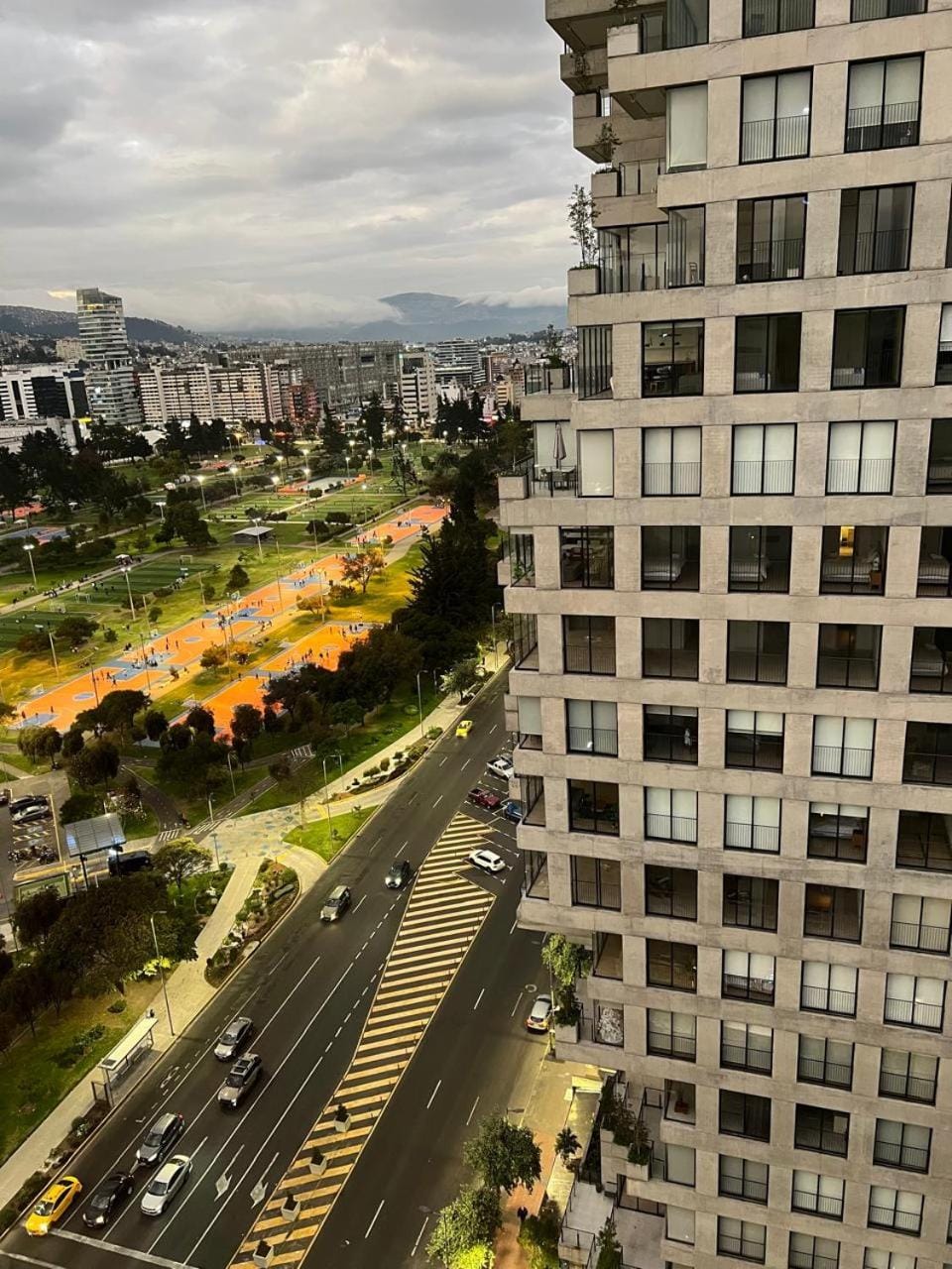 Departamento frente al Parque La Carolina Apartment in Quito