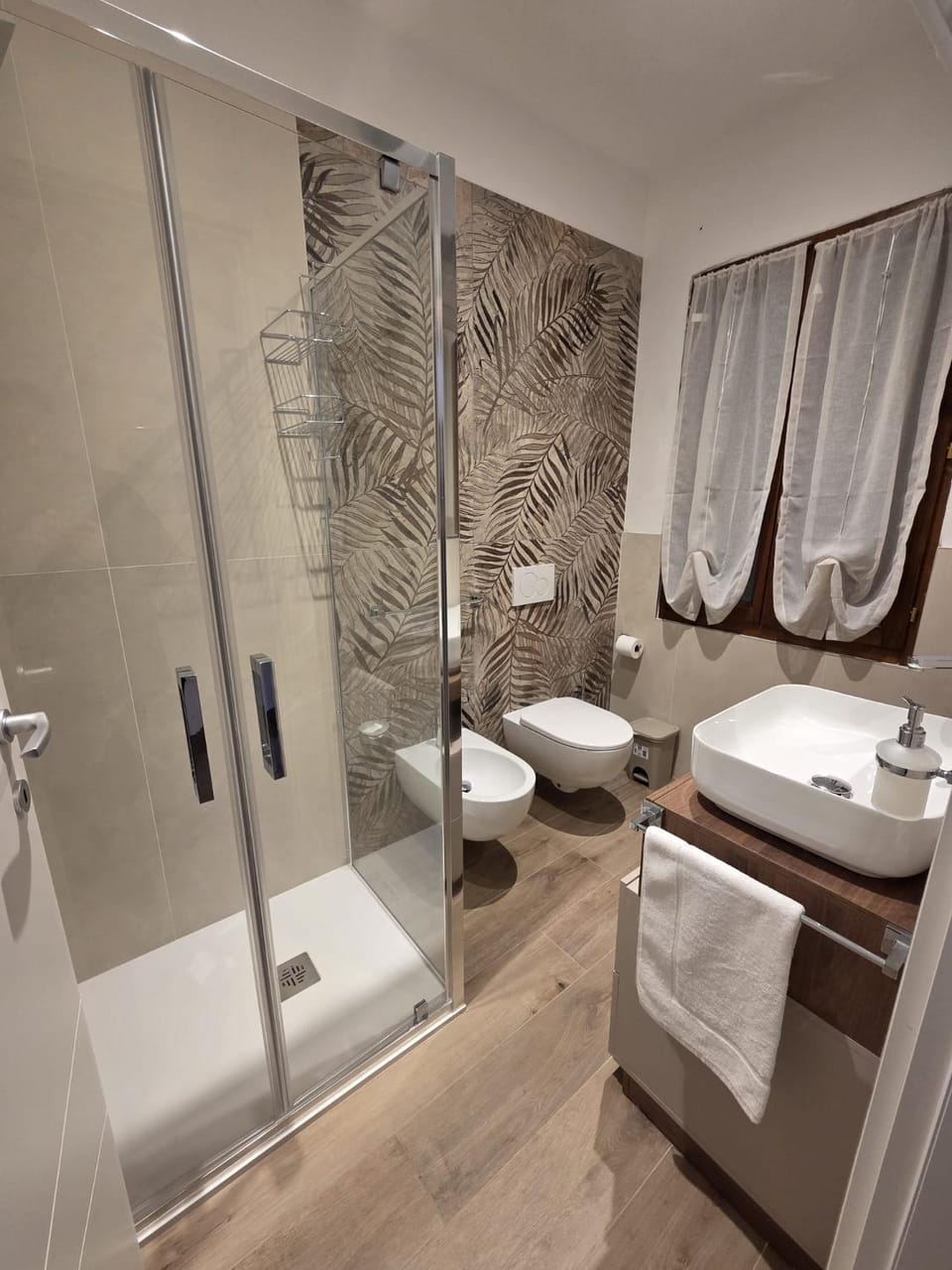 Shower, Toilet, Bathroom, bidet, towels