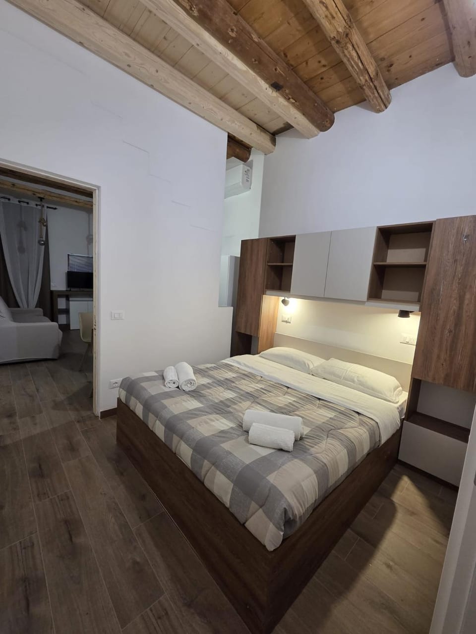 Bedroom, wardrobe