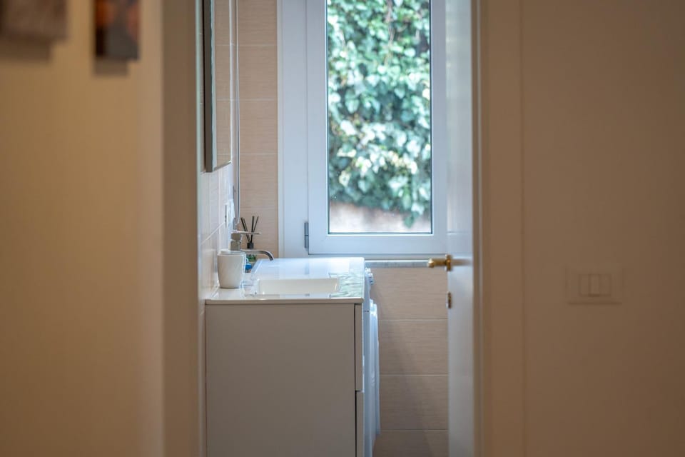 Shower, Toilet, Bathroom, washing machine