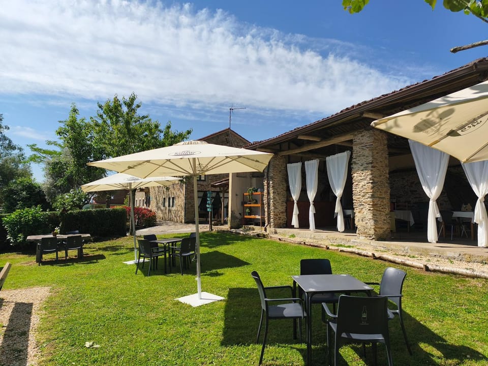 Casa Milia Arzúa - Transporte gratuíto desde la ciudad o conexión directa a pie desde el Camino Country House in Galicia