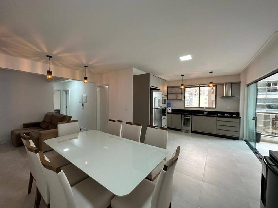Meia Praia, Itapema SC 3 Suites, 2 vagas de garagem Apartment in Porto Belo