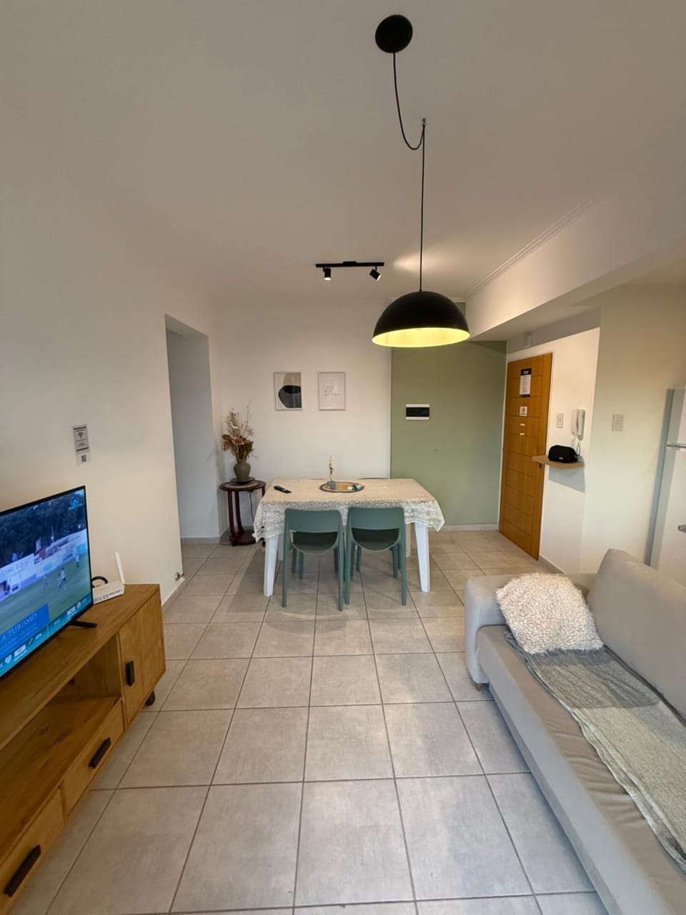 TV and multimedia, Living room, Photo of the whole room, Seating area, Dining area