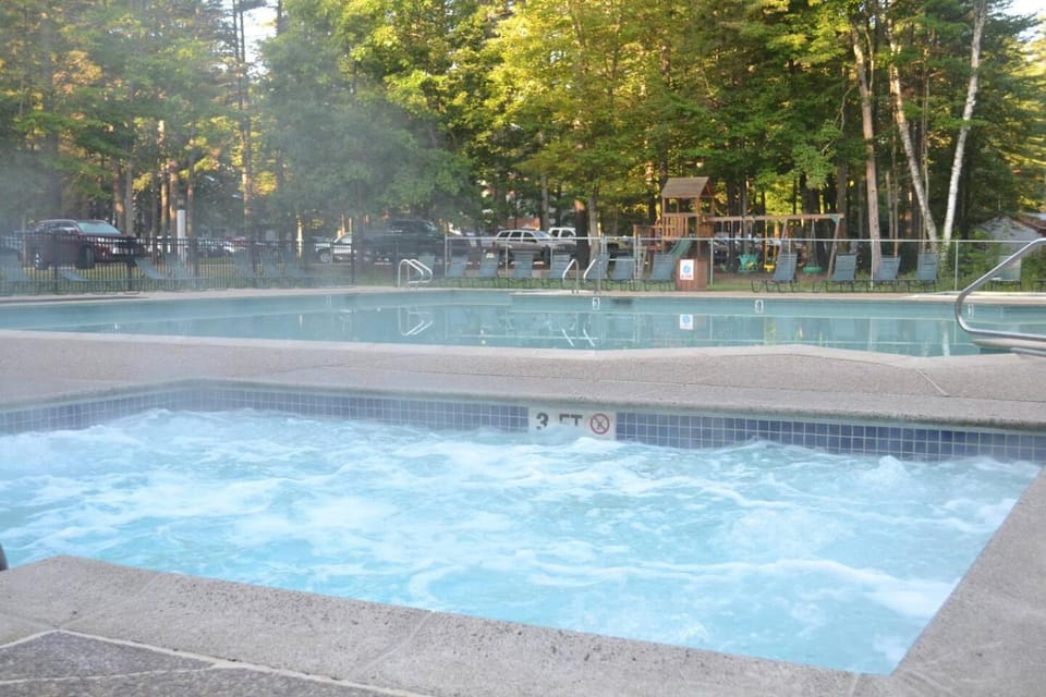 Attitash Studio 5min to Storyland Pools House in Bartlett