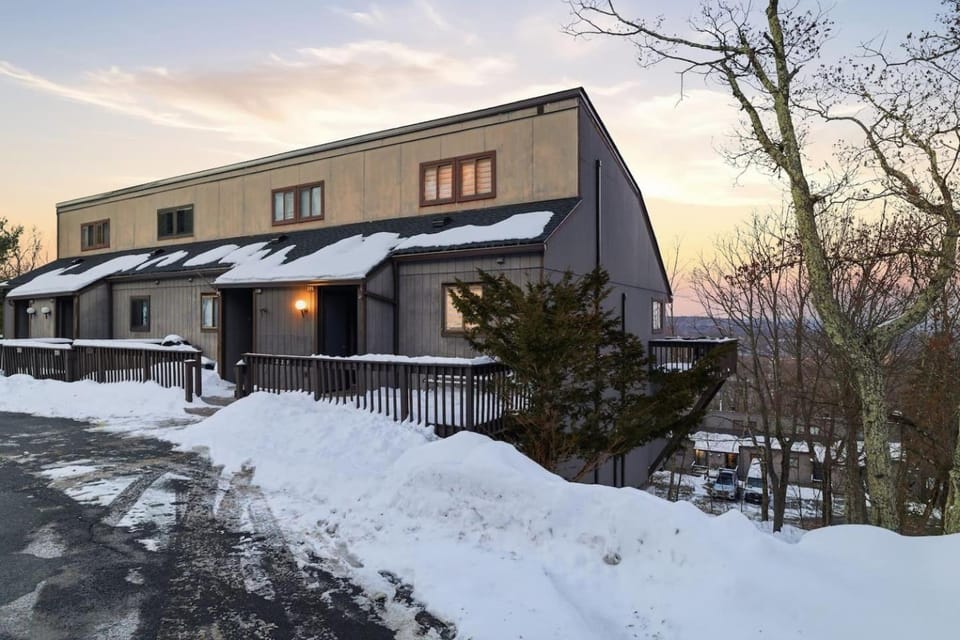 Ski in Ski out on Camelback Mountain - Game Room! House in Pocono Mountains