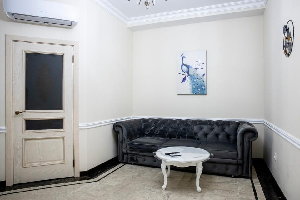 NJoy Apartments - Republiq Square, One BR, Self Check In Apartment in Yerevan