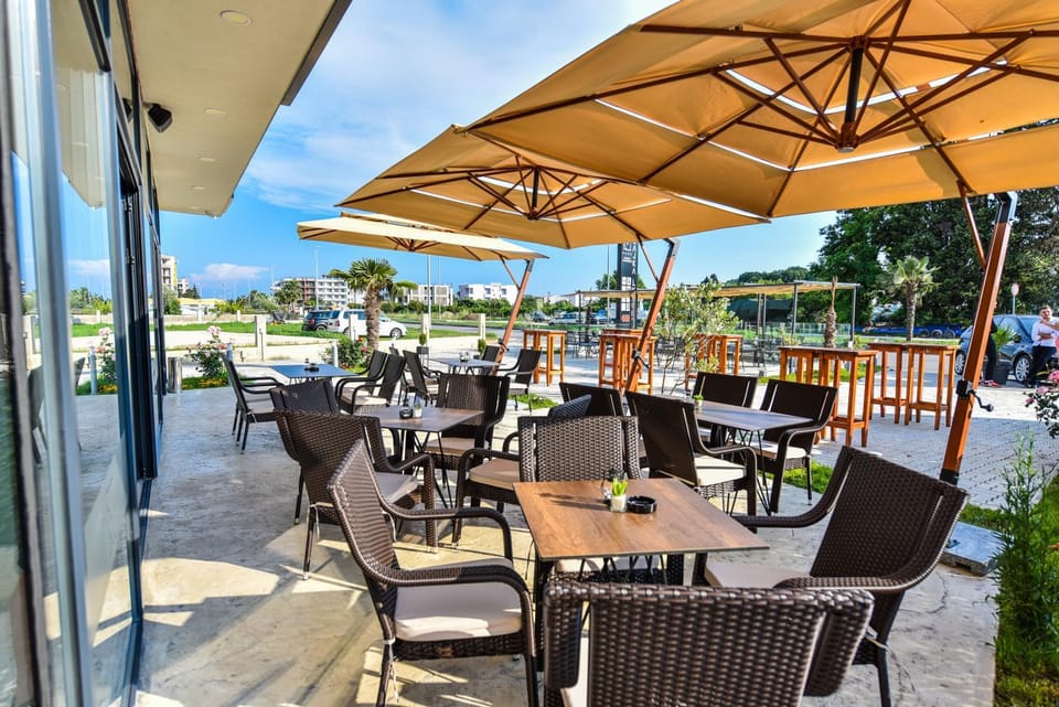 Restaurant/places to eat, Natural landscape