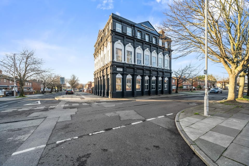 Property building, Day, Neighbourhood, Street view