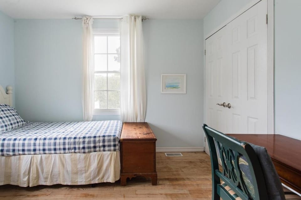Southampton Village, 2 Fireplaces, Walk to All House in Water Mill