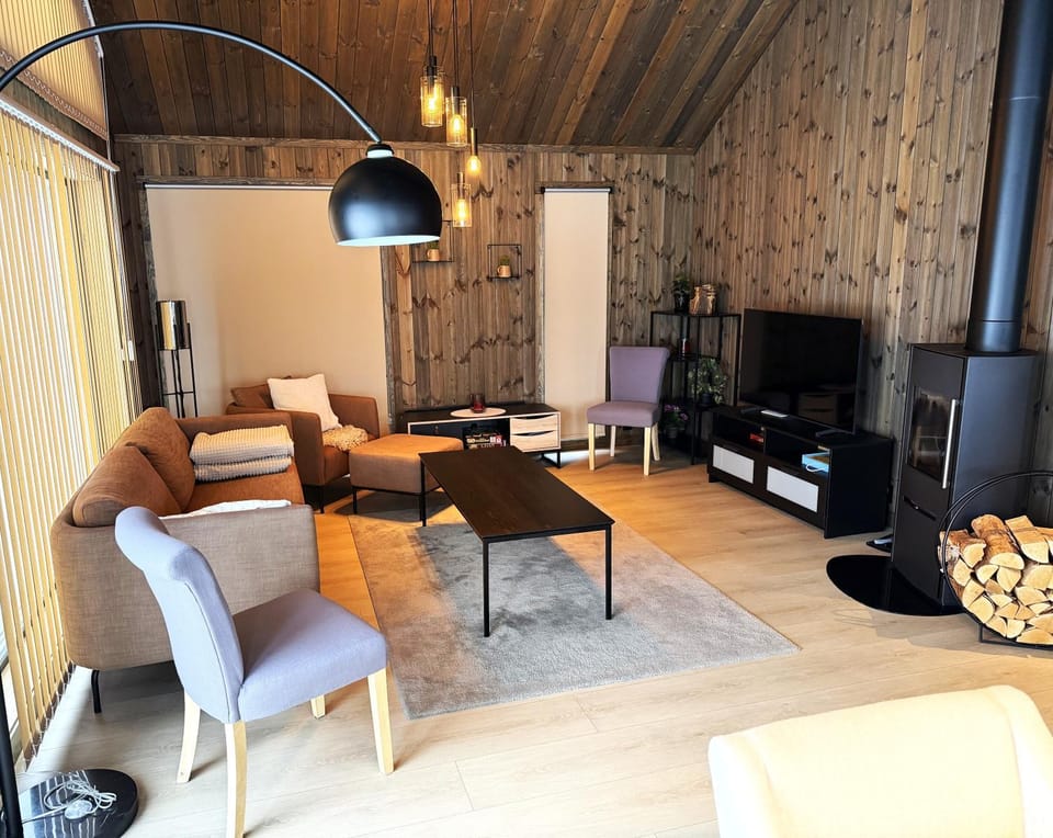 Communal lounge/ TV room, TV and multimedia, Living room, fireplace