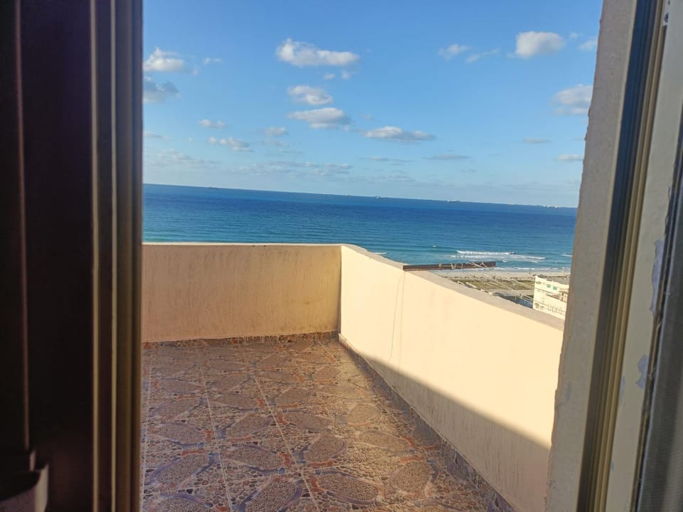 شقة فندقية امام البحر see view Alexander wi-fi free Apartment in Alexandria Governorate