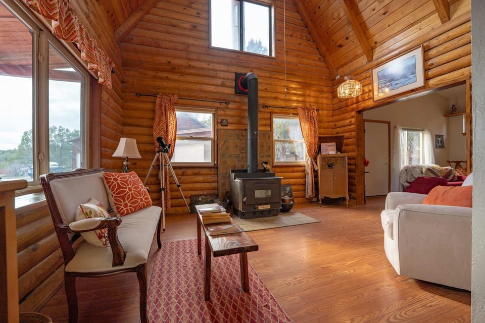 Family Cabin with Views just minutes from Zion Nat'l Park Cabin in Orderville