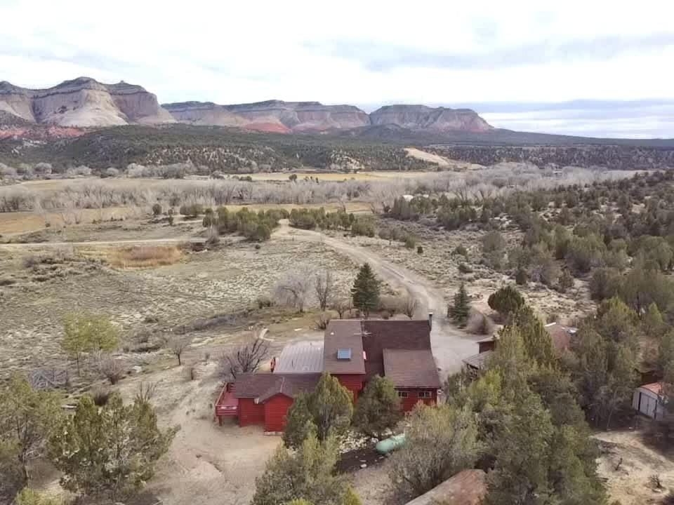 Family Cabin with Views just minutes from Zion Nat'l Park Cabin in Orderville