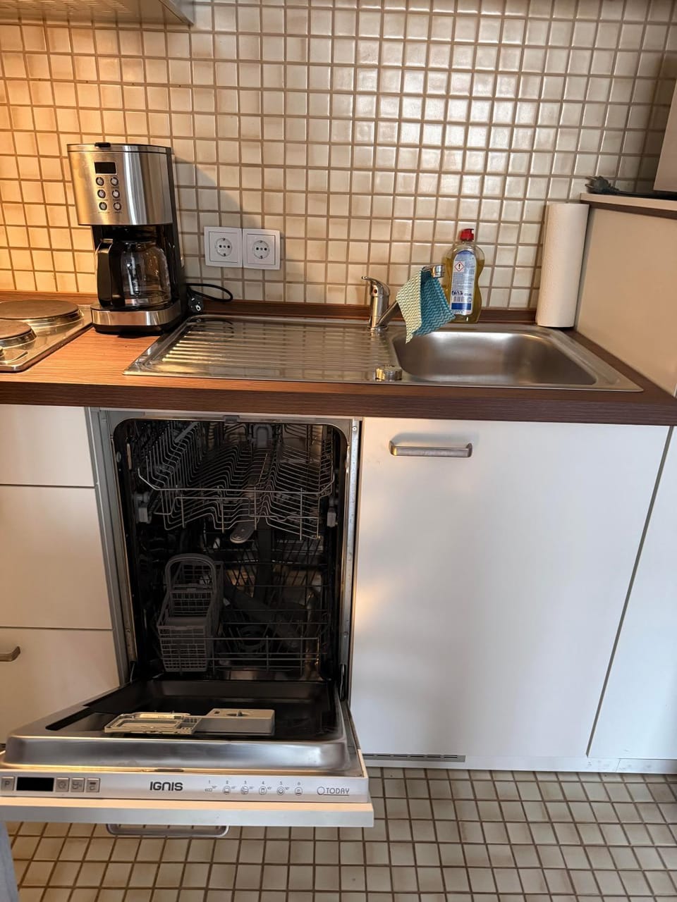 Coffee/tea facilities, Kitchen or kitchenette, dishwasher