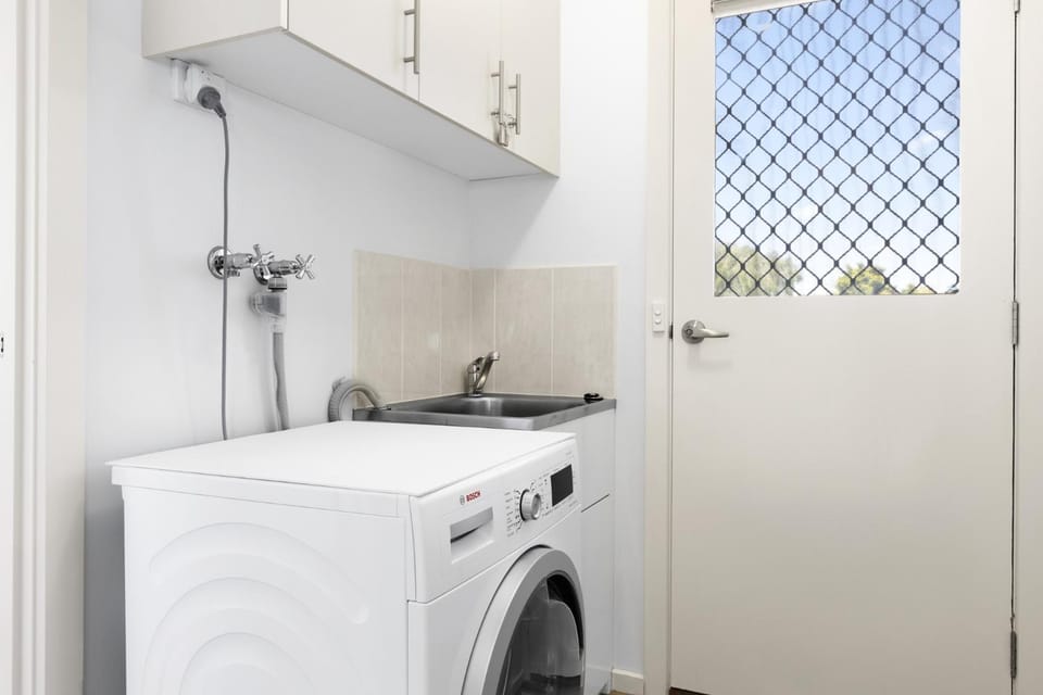 Spacious 2-Bedroom with Private Parking Access Apartment in Portarlington