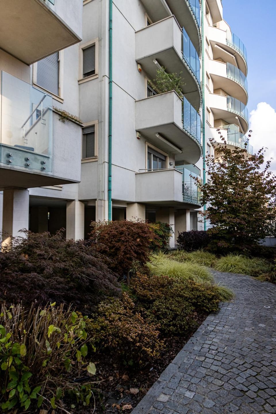 Property building, Day, Garden, Balcony/Terrace, Garden view