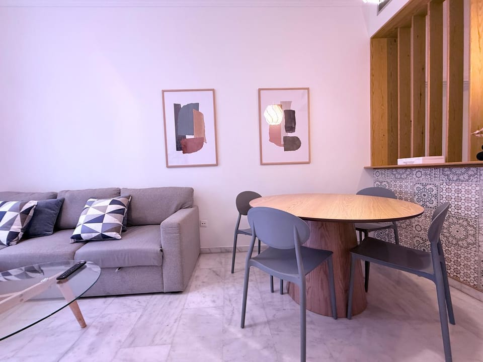 Seating area, Dining area
