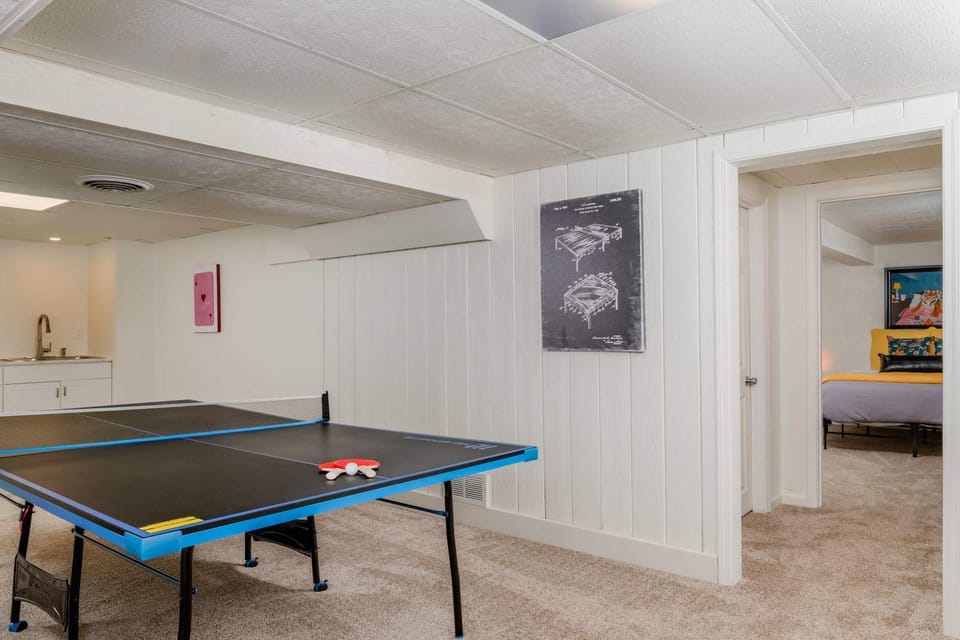 Family Retreat - 4 Bed 3 Bath Fireplace & Fun House in Fond du Lac