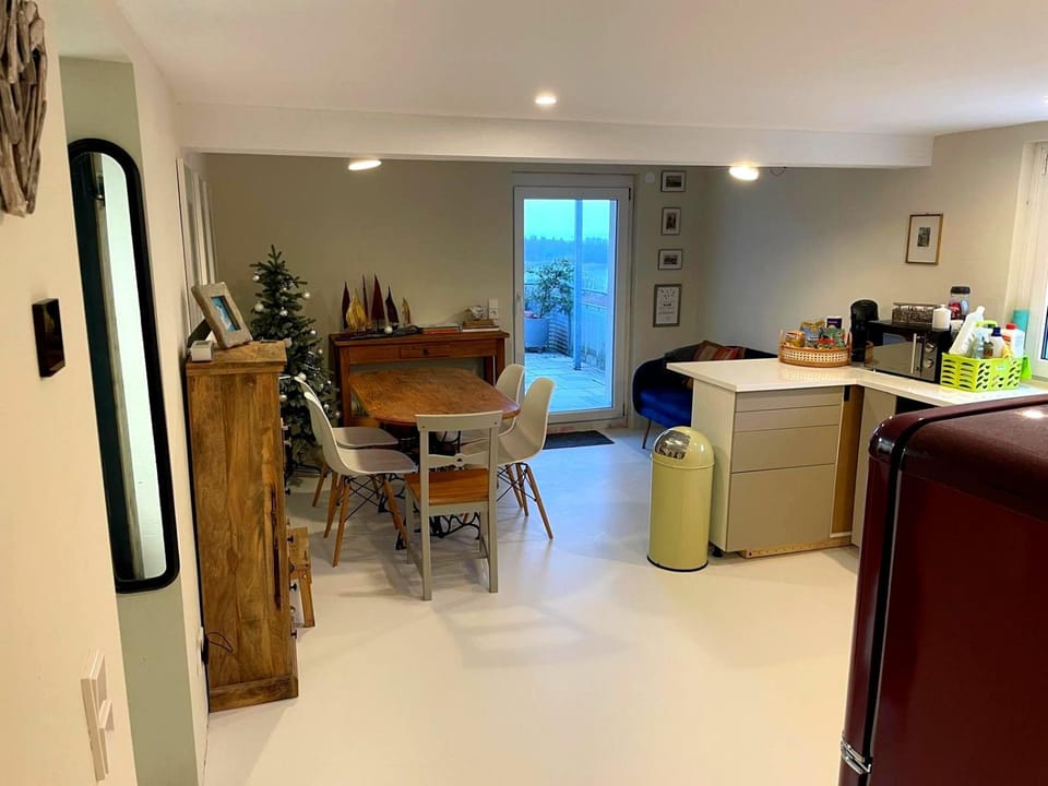 Dining area, pet friendly