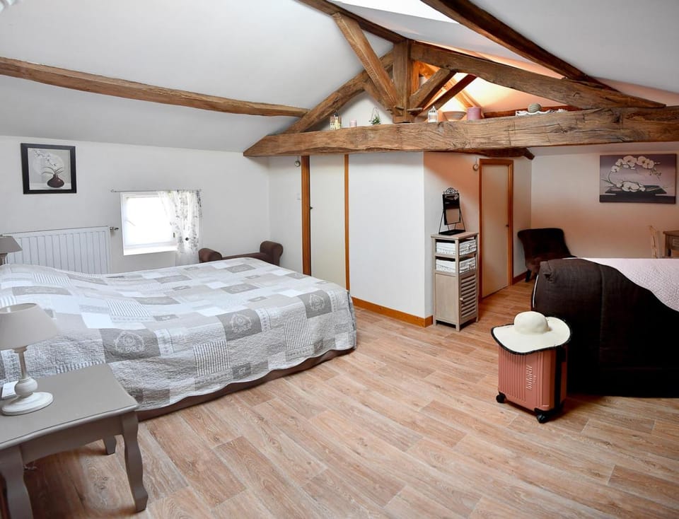 Bedroom, Breakfast