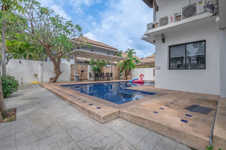 Patio, Day, Pool view, Swimming pool, sunbed