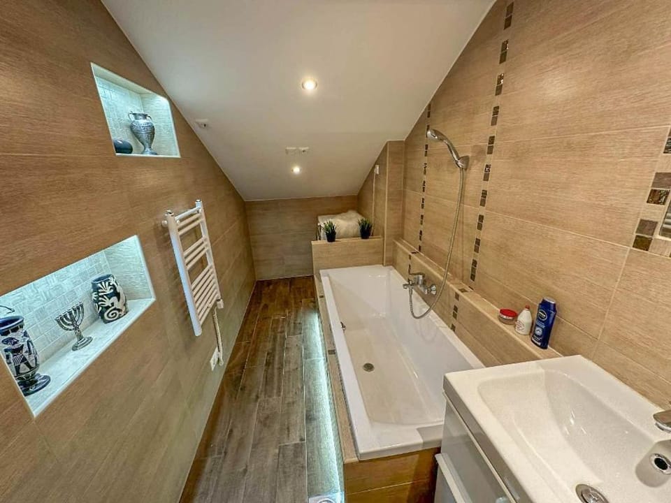 Bathroom, washing machine