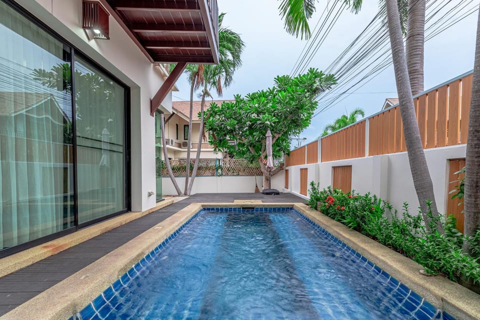 Pool view, Swimming pool