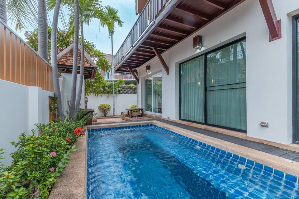 Property building, Day, Garden, Pool view, Swimming pool