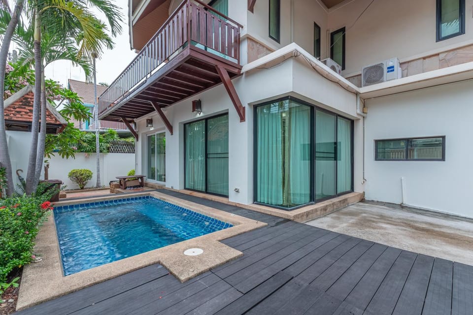 Pool view, Swimming pool