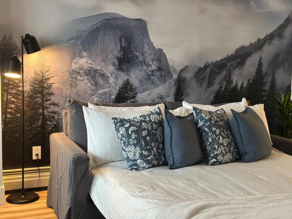 Peaceful DT Condo | Saddledome | HeatedParking Apartment in Calgary