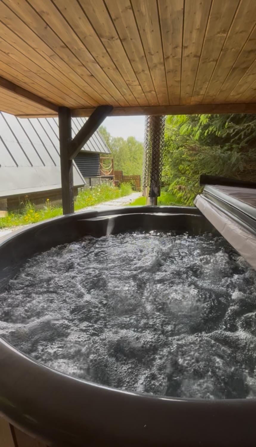 The Nest - Sauna and Hot Tub Chalet in Czechia