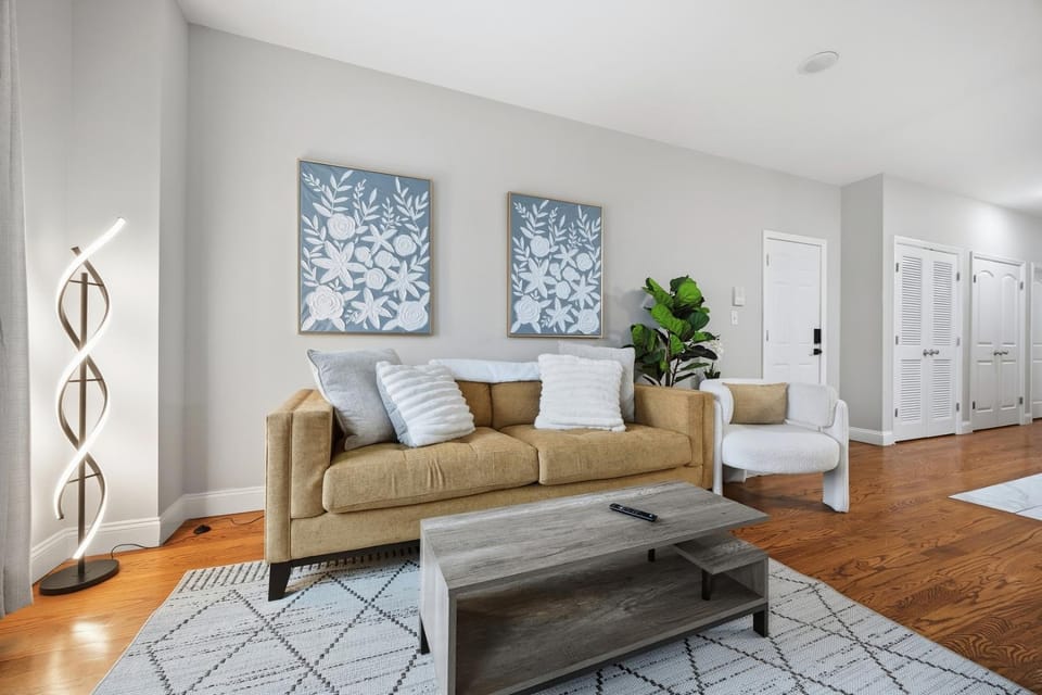 3 BR • Full Kitchen • Sleeps 8 House in Secaucus