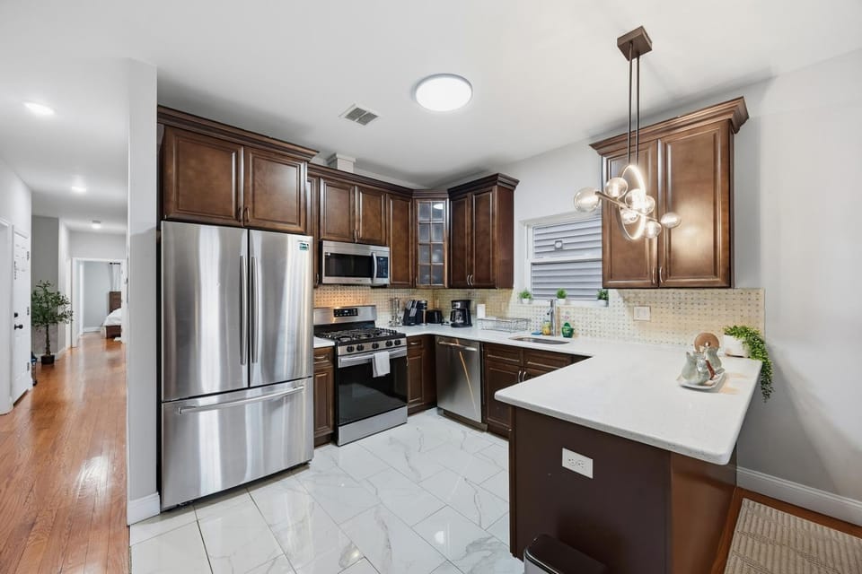 3 BR • Full Kitchen • Sleeps 8 House in Secaucus