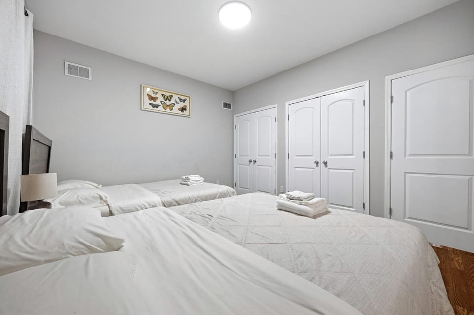 3 BR • Full Kitchen • Sleeps 8 House in Secaucus