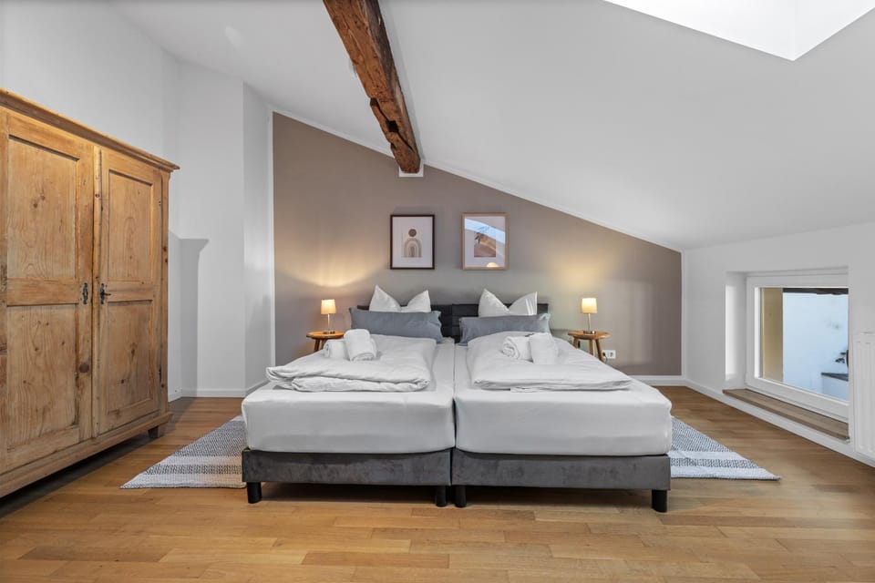 Bedroom, towels, wardrobe