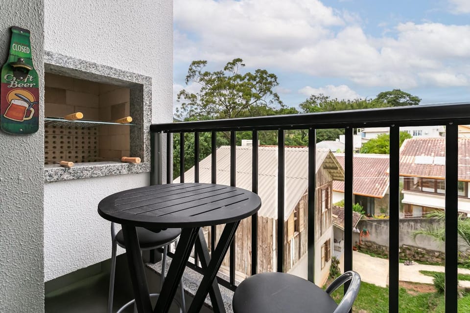 Patio, Day, Dining area