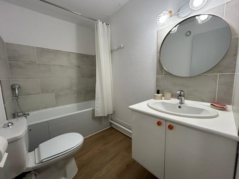 Toilet, Bathroom, Bath