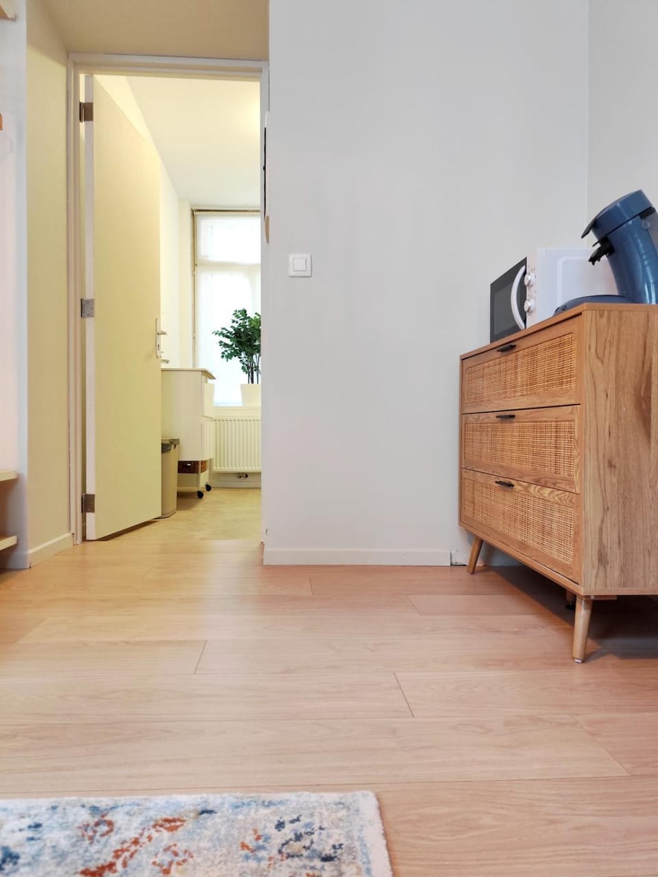 Coffee/tea facilities, microwave, storage