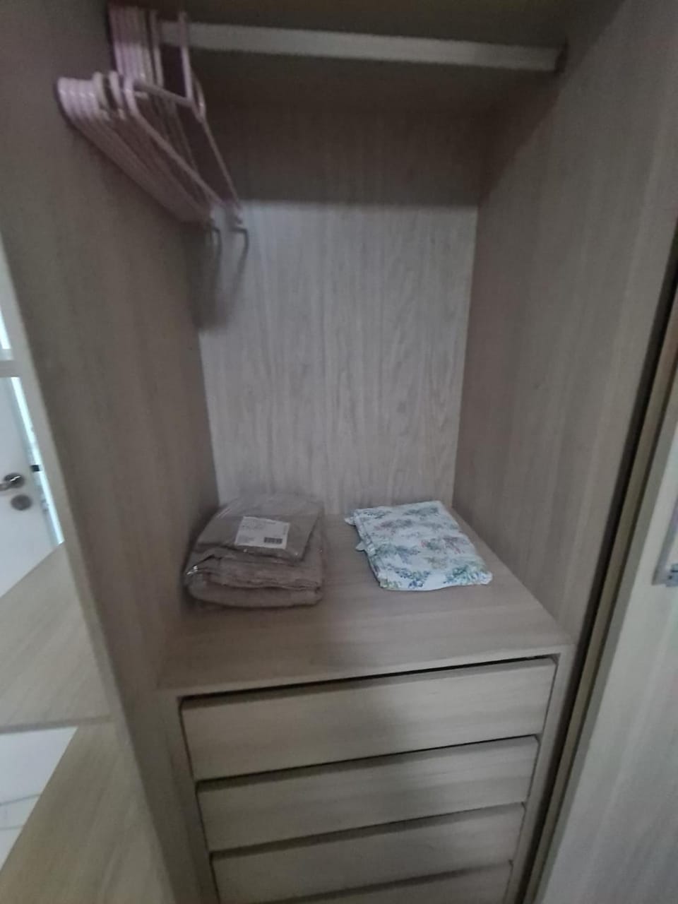 towels, wardrobe