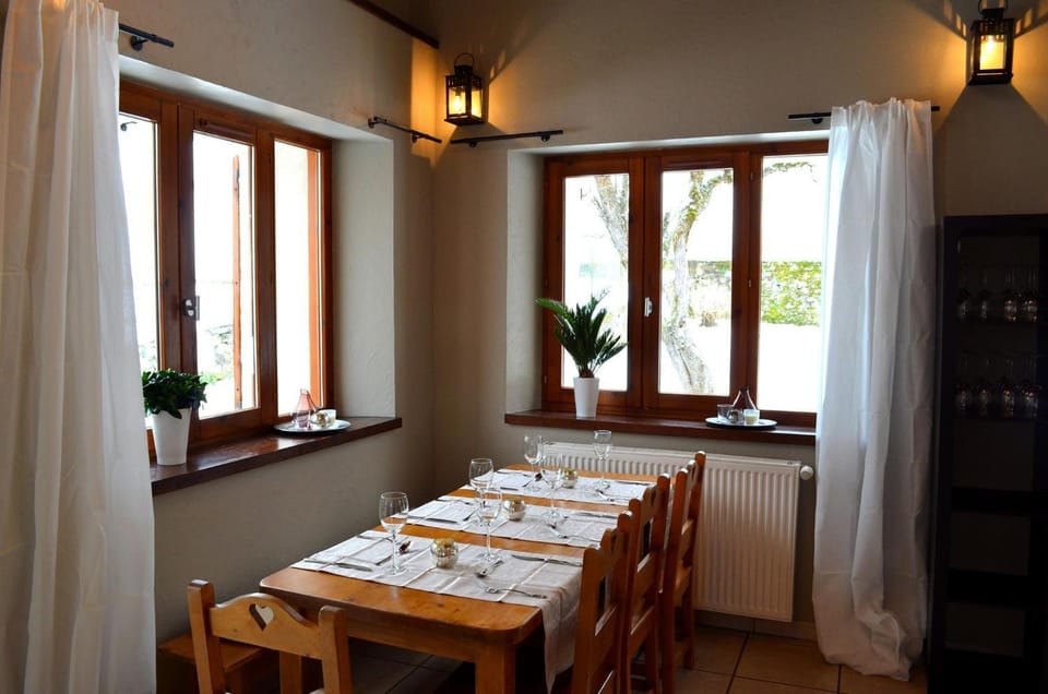 Restaurant/places to eat, Dining area