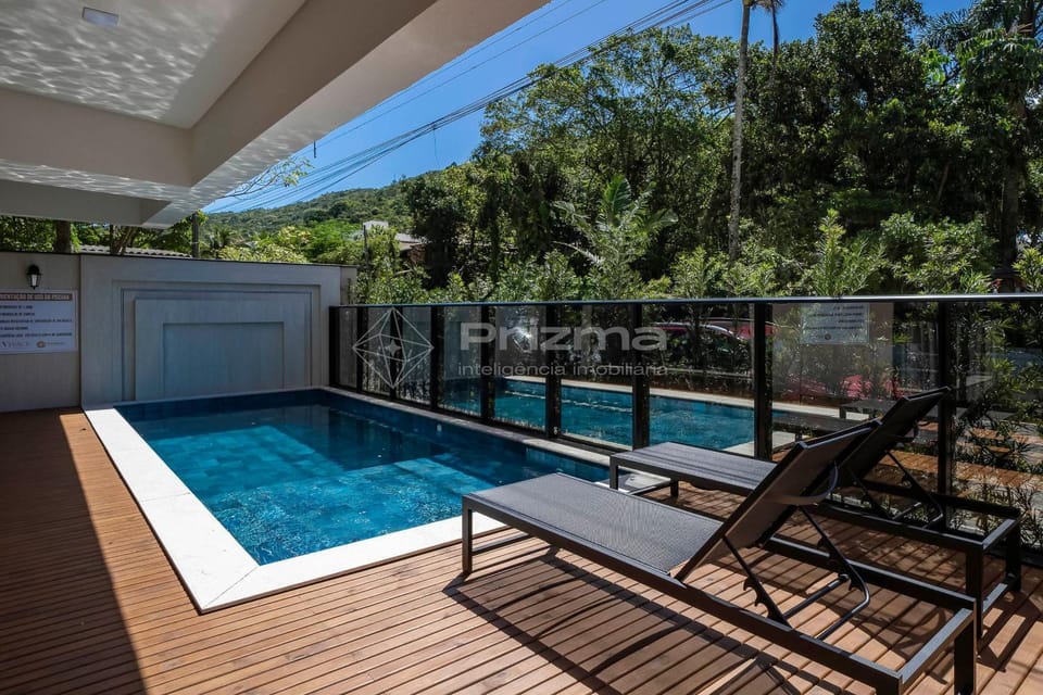 Swimming pool, Location