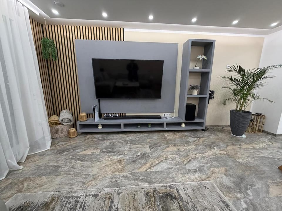 TV and multimedia, Evening entertainment