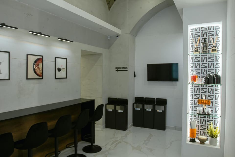Communal lounge/ TV room, Living room, Decorative detail, Breakfast