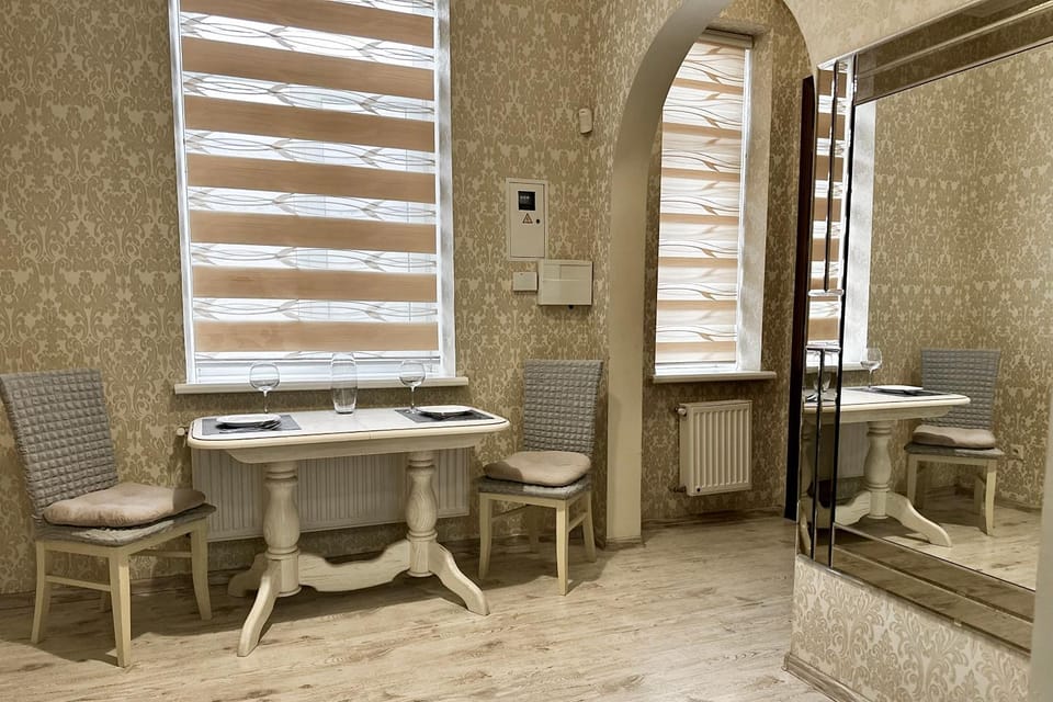 Dining area, internet