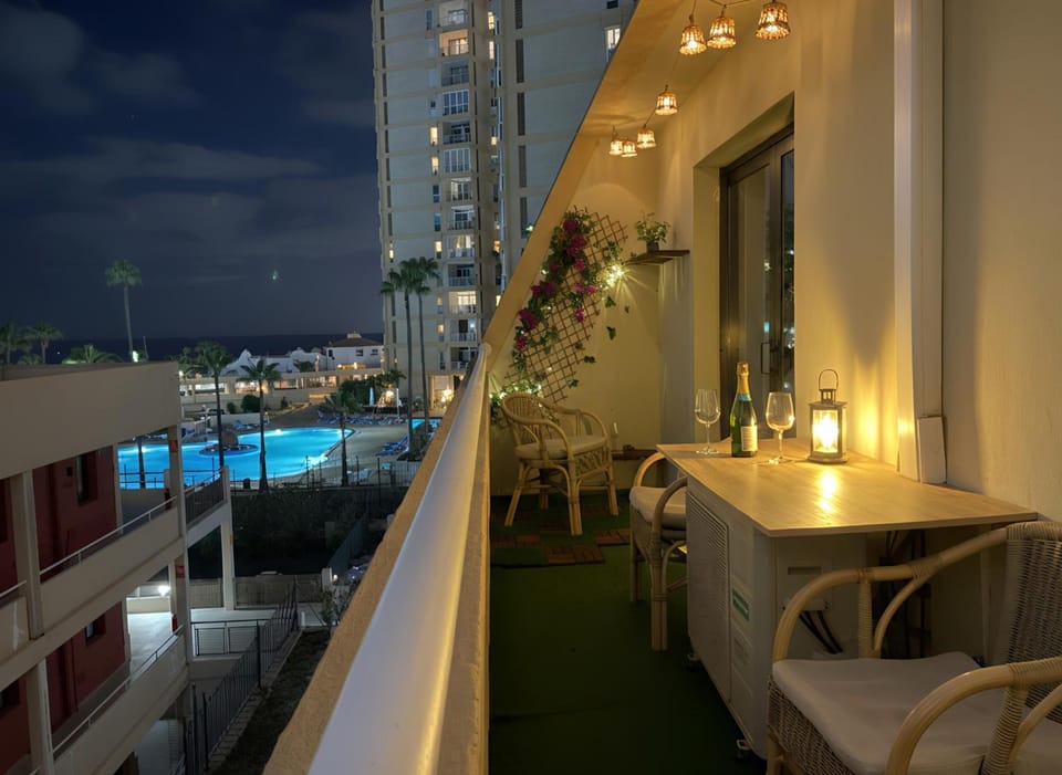 Night, View (from property/room), Balcony/Terrace, Dining area