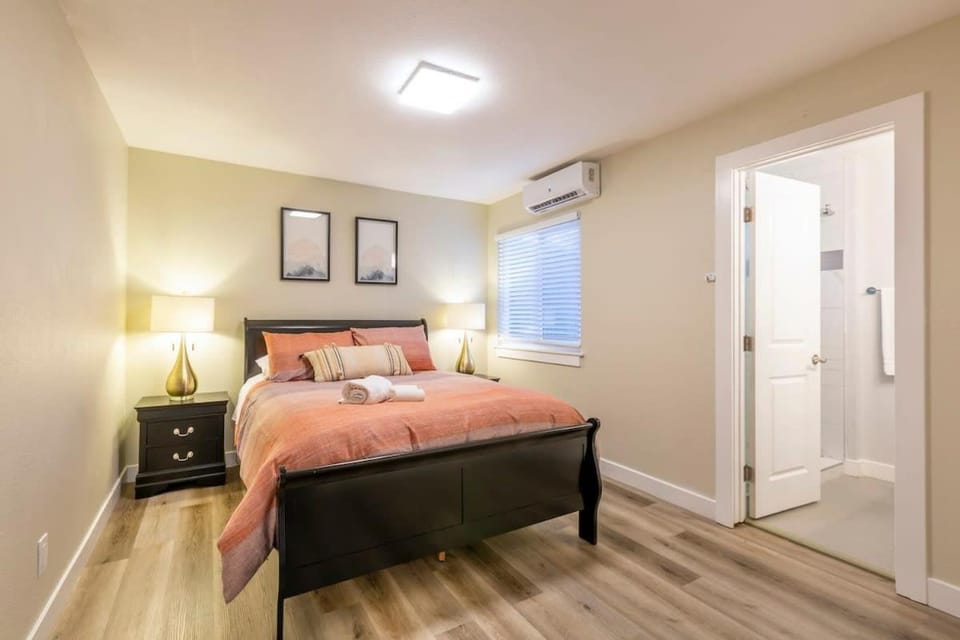 Marbella Lane - 6BR Duplex DTWN SJ Laundry P House in Willow Glen