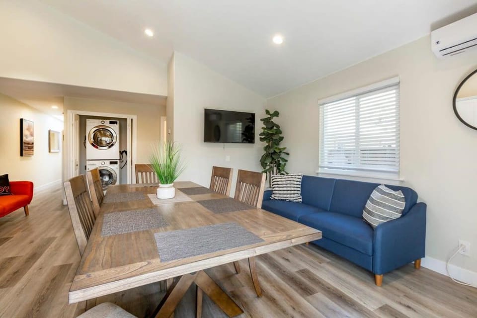 Marbella Lane - 6BR Duplex DTWN SJ Laundry P House in Willow Glen